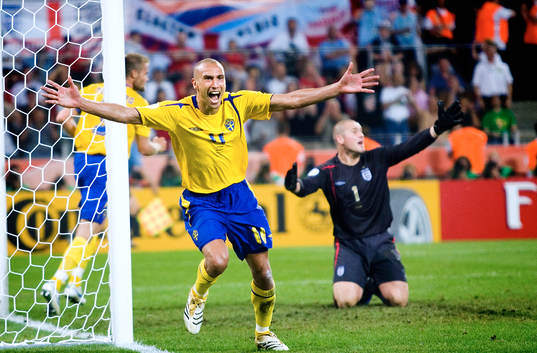 Henrik Larsson jublar