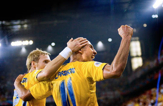 Henrik Larsson och  Christian Wilhelmsson. Jubel