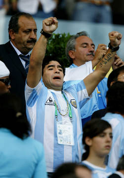 Diego Maradona, Argentina, på läktaren