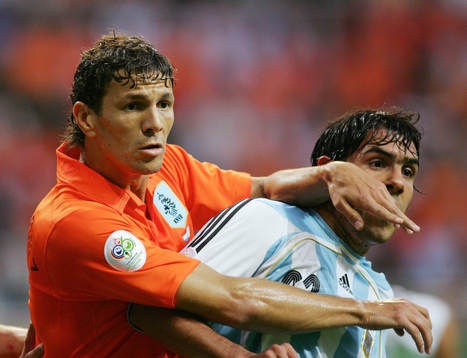 Khalid Boulahrouz, Holland och Carlos Tevez, Argentina