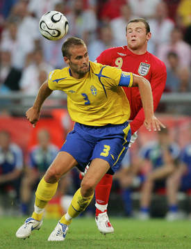 Wayne Rooney, England och Olof Mellberg, Sverige