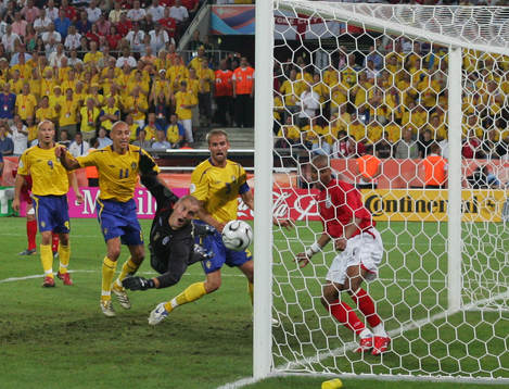Paul Robinson (Målvakt) och Ashley Cole, England och