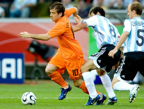 Rafael Van Der Vart, Holland och Javier Mascherano och