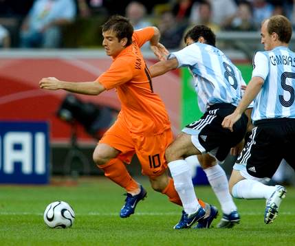 Rafael Van Der Vart, Holland och Mascherano och Cambiasso,