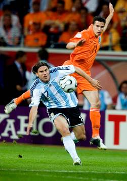 Leandro Cufre, Argentina och Robin Van Persie, Holland