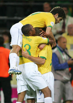 Juninho, Robinho, och Ronaldo, Brasilien. Jubel