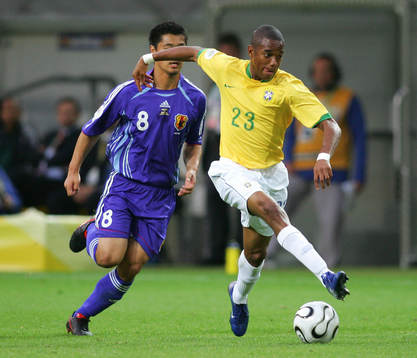 Mitsuo Ogasawara, Japan och Robinho, Brasilien