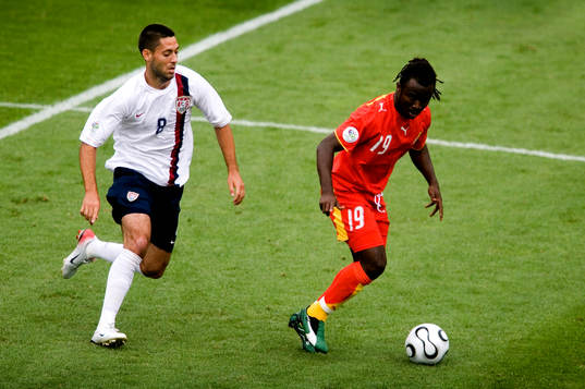 Razak Pimpong, Ghana och Clint Dempsey , USA