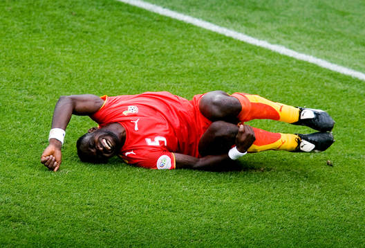 Fotboll, VM 2006, John Mensah, Ghana, skada, ont, tackling
