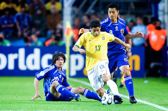 Cicinho, Brasilien sliter sig loss