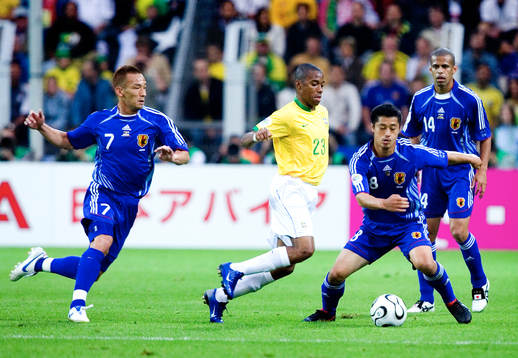 Robinho, Brasilien och Hidetoshi Nakata, Mitsuo Ogasawara,