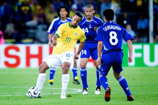 Ronaldinho, Brasilien och Alessandro Santos, Mitsuo