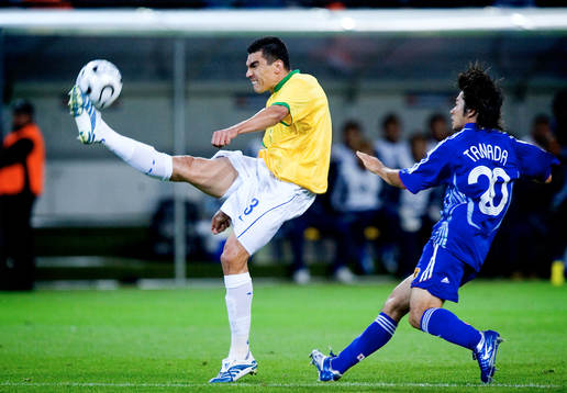 Lucio, Brasilien tar emot en långboll