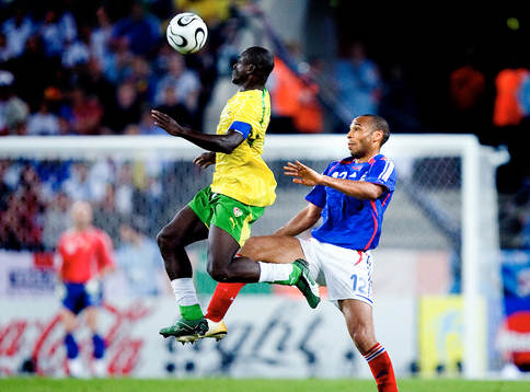 Jean-Paul Abalo, Togo snor bollen framför nosen på