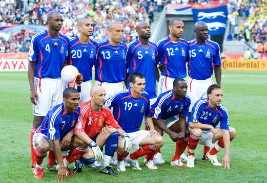 Bak fr.v Patrick Vieira, David Trezeguet, Mikael Silvestre,