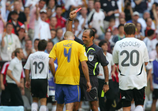 Teddy Lucic, Sverige visas ut av Carlos Simon, Brasilien