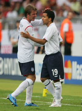 David Beckham ersätts av Aaron Lennon, England (Byte)