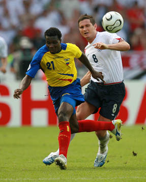 Frank Lampard, England och Carlos Tenorio, Ecuador