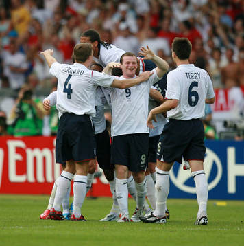 Steven Gerrard, Wayne Rooney och John Terry (jubel)