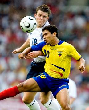 Michael Carrick, England och Edwin Tenorio, Ecuadaor