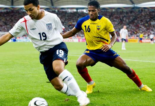 Aaron Lennon, England och Luis Valencia, Ecuador
