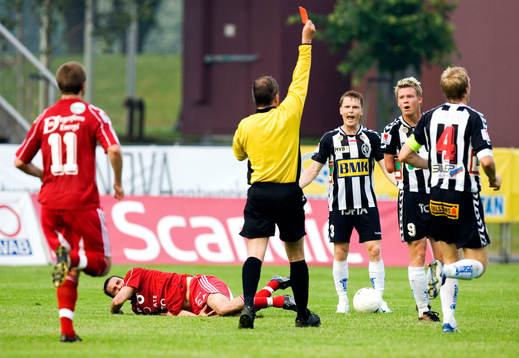 Håkan Söderstjerna, Landskrona får rött kort