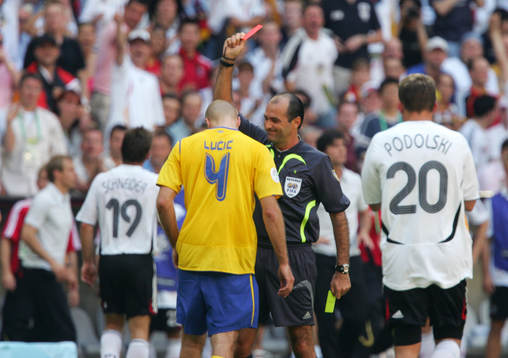Teddy Lucic, Sverige visas ut av Carlos Simon, Brasilien