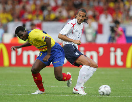 Rio Ferdinand, England och Carlos Tenorio, Ecuador