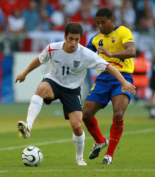 Joe Cole, England och Ulises De la Cruz, Ecuador