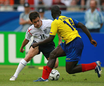 Joe Cole, England och Segundo Castillo, Ecuador
