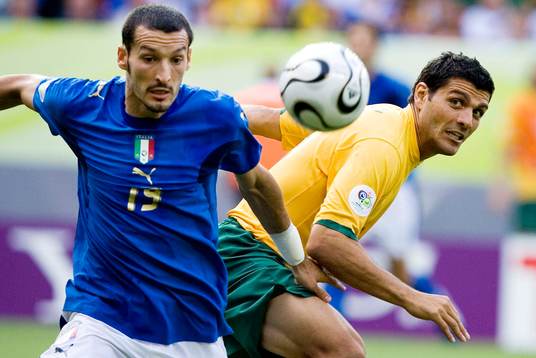 Gianluca Zambrotta, Italien och John Aloisi, Australien