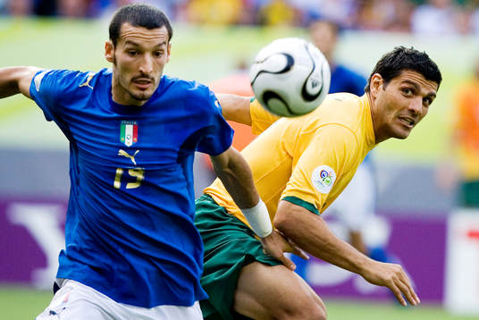 Gianluca Zambrotta, Italien och John Aloisi, Australien