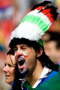 Glada italienska supporters