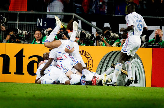 7 Fotboll, VM 2006, Frankrike, jubel i en hög