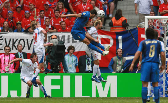 Marco Materazzi, Italien gör 0-1