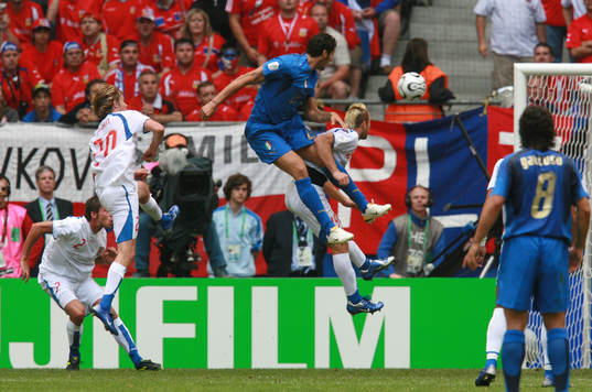 Marco Materazzi, Italien gör 0-1