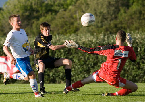 2-1, reducering Simon Larsson