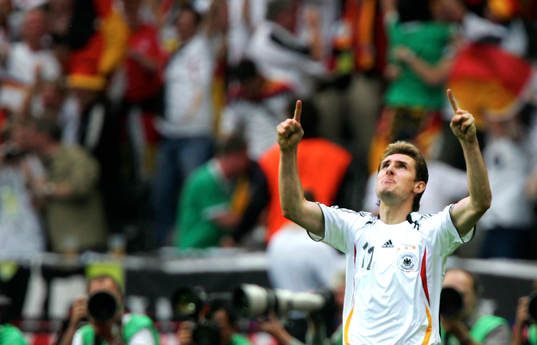 Miroslav Klose, Tyskland, jubel, glädje, fingrarna mot skyn
