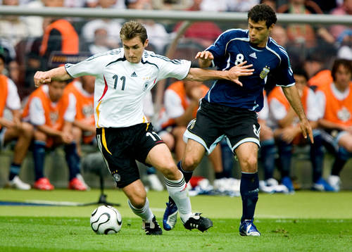 Miroslav Klose, Tyskland och Javier Mashcerano, Argentina