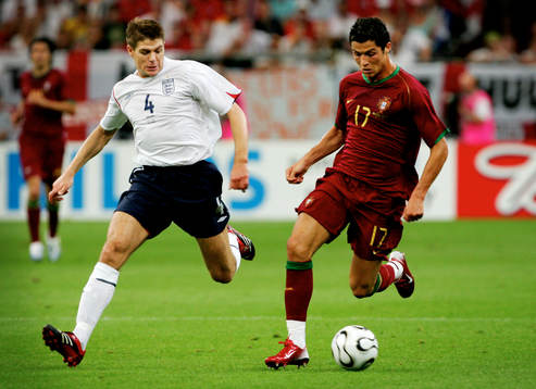 Steven Gerrard, England jagar Cristiano Ronaldo, Portugal