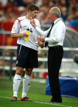 Steven Gerrard, England, i samspråk med Sven Göran