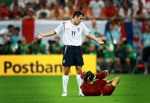 Joe Cole, England och Luis Figo, Portugal