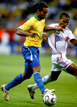 Ronaldinho, Brasilien och Florent Malouda, Frankrike
