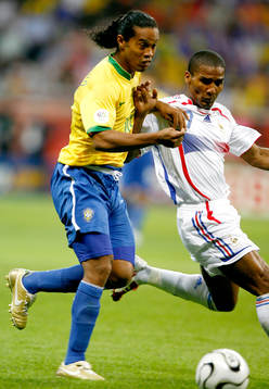 Ronaldinho, Brasilien och Florent Malouda, Frankrike