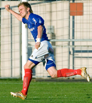 2-3, Målskytten, inhopparen Pontus Karlsson jubel