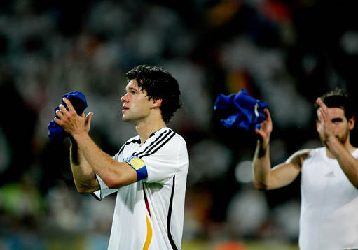 Michael Ballack, Tyskland, grät