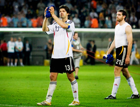 Michael Ballack, Tyskland, grät