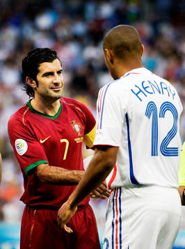 Thierry Henry, Frankrike och Luis Figo, Portugal. Hälsning