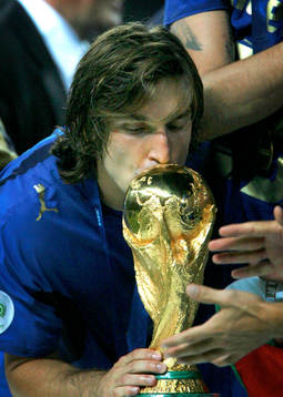 Andrea Pirlo, Italien, puss, kyss, VM-pokal, pokal,