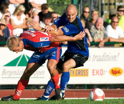 Magnus Arvidsson, Halmstad knuffar bort Oscar Rönningberg